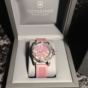 Victorinox Swiss Army Dive Master 500 Purple Dial UNISEX 241558 NEW $795 MSRP
